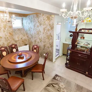  Apartment Batistei Bourgeois